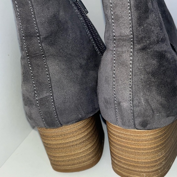 Lane Bryant Bootie Boots Gray stacked heel size 8W - Picture 4 of 8